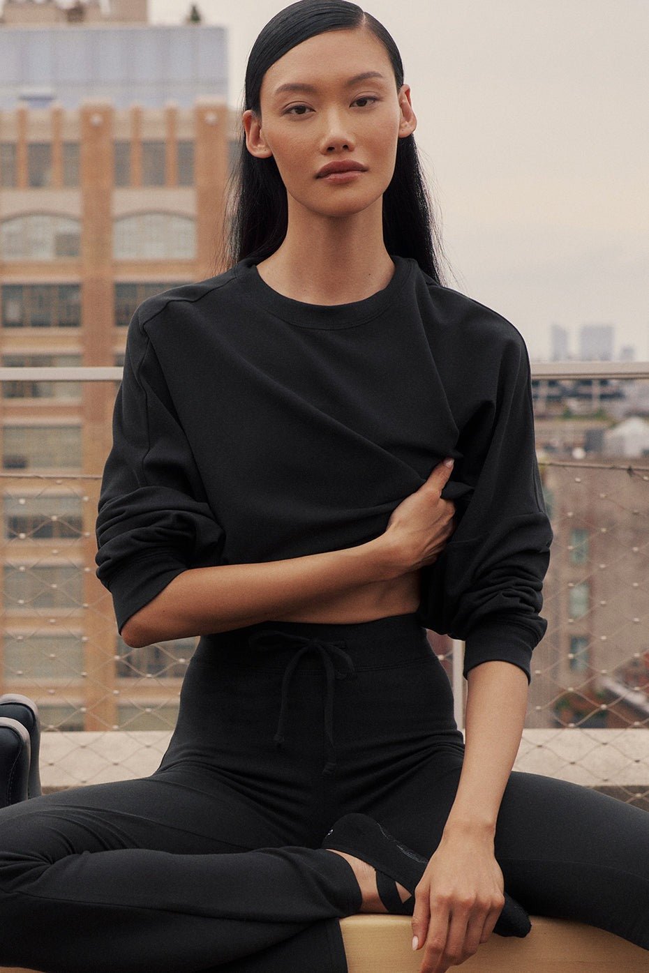 Cropped Sway Crew Neck Pullover - Black